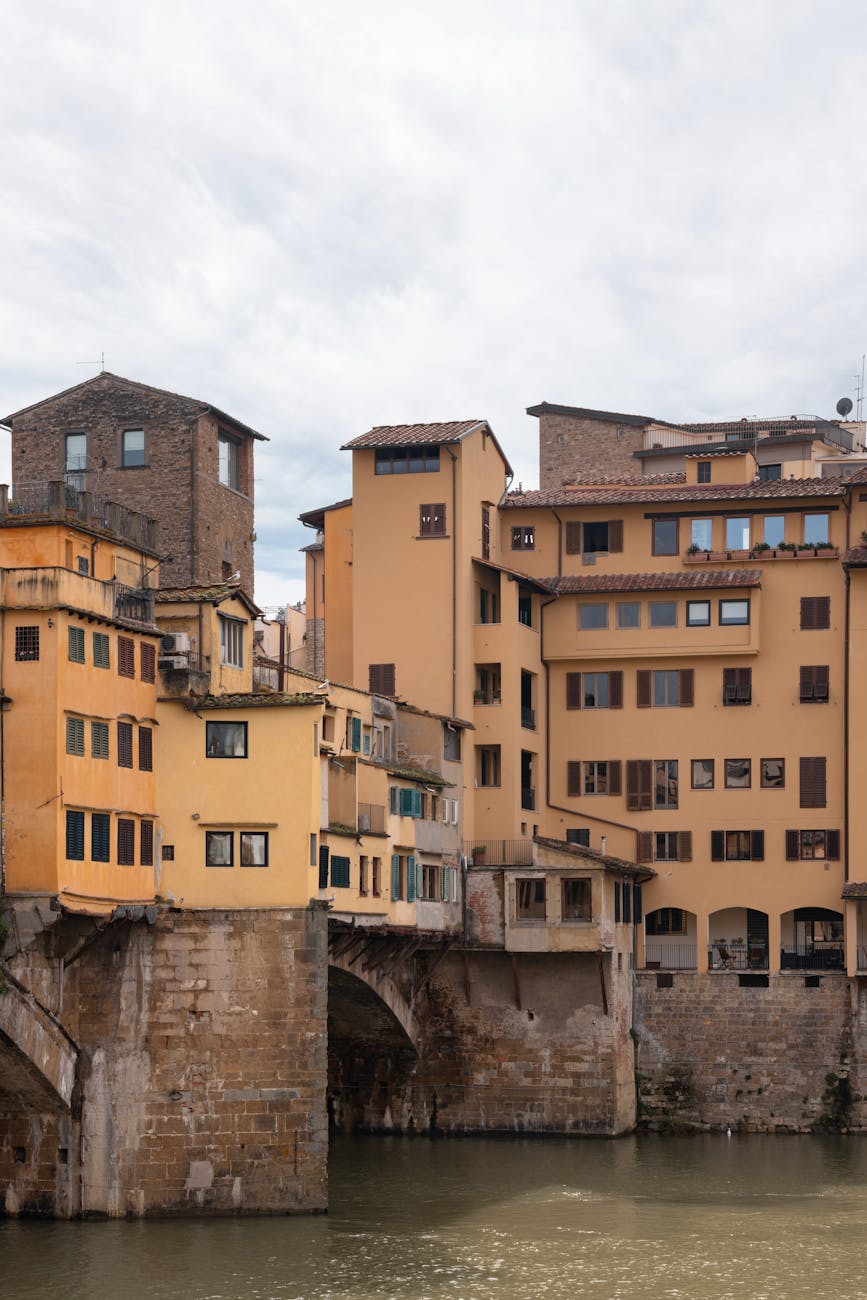 closed spandrel ponte vecchio in florence